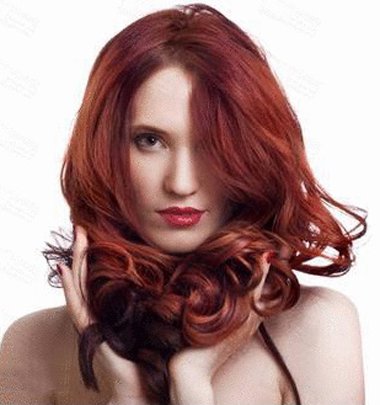 欧美酒红色的女生头像 酒红色发型图片