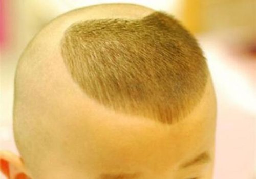 小孩头发做刻痕发型剃心形是基础 能剃好男童桃心发型的步骤教你