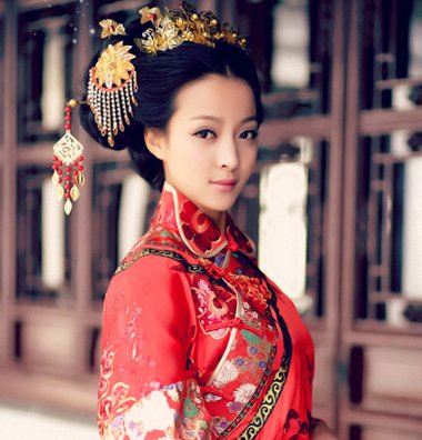 发量少新娘结婚穿秀禾服 梳这几款中国风无刘海发髻最适合发型