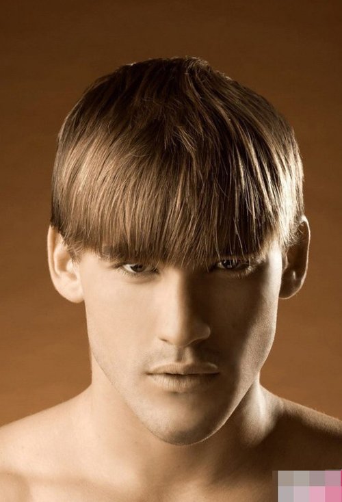 清新有质感的男生短直发造型系 耍大牌风范的男短发+潮流发色